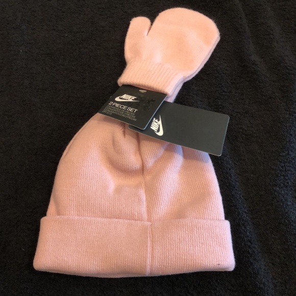 NIKE 2 Piece Toddler Girl’s 2 Piece Beanie Hat and Mitten Set Size 2/4T - Picture 3 of 3